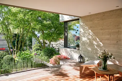 Staudenband mit Hortensien und Gräsern